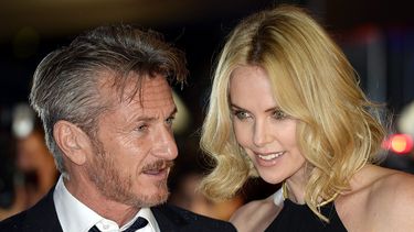 Charlize Theron y Sean Penn. (EFE)