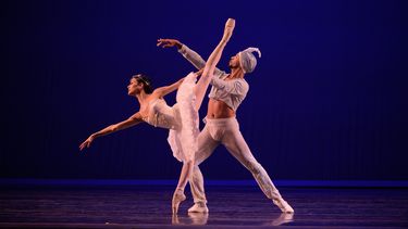 Puesta en escena del Ballet Clásico Cubano de Miami. 