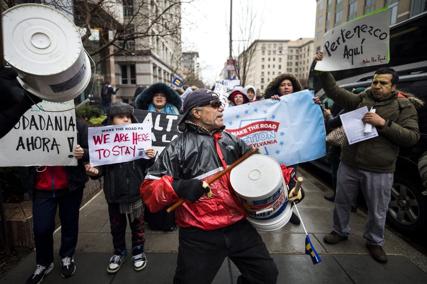 inmigrantes contra trump.jpg