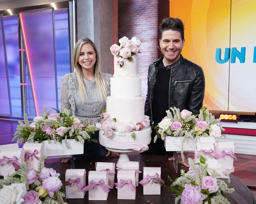 Tambi&eacute;n festejaron con un lindo cake en el set de Un Nuevo D&iacute;a.&nbsp;