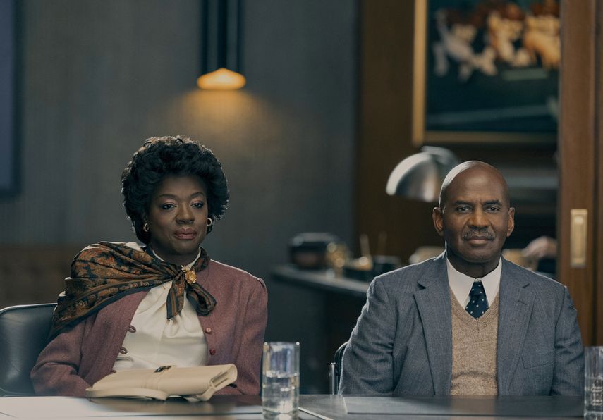 Esta imagen proporcionada por el streaming Prime Video muestra a Viola Davis como Deloris Jordan, izquierda, y Julius Tennon como James Jordan en una escena de 