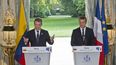 El presidente francés Emmanuel Macron (d) participa con el presidente de Colombia Juan Manuel Santos (i) en una rueda de prensa conjunta, en el Palacio del Elíseo, en París (Francia) el pasado 21 de junio de 2017. El presidente francés Emmanuel Macron (d) participa con el presidente de Colombia Juan Manuel Santos (i) en una rueda de prensa conjunta, en el Palacio del Elíseo, en París (Francia) el pasado 21 de junio de 2017.