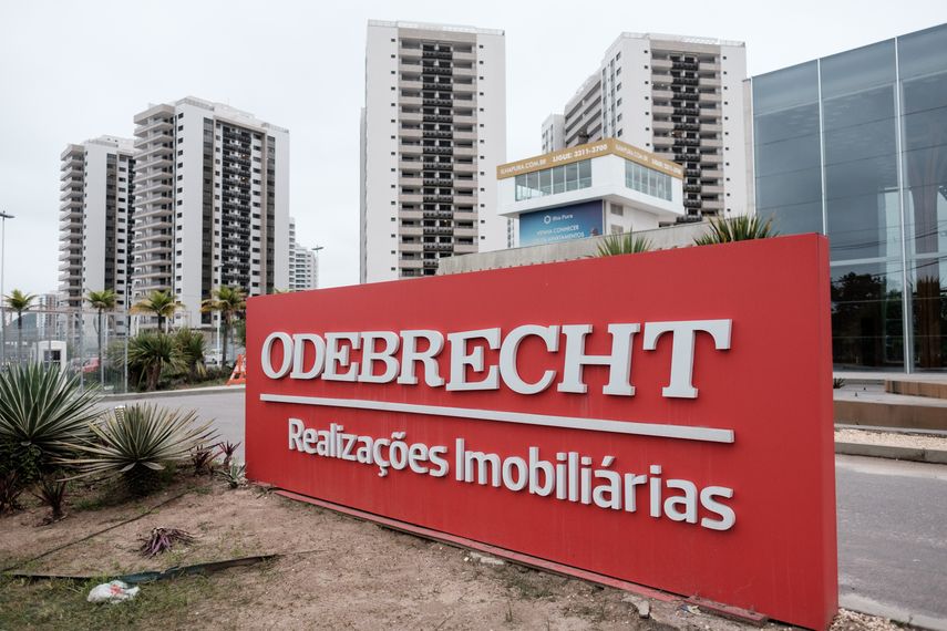 Logo de Odebrecht en su sede principal en Río de Janeiro, Brasil.