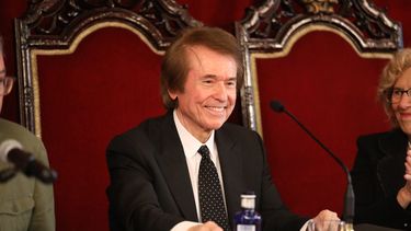 Raphael&nbsp;comenzar&aacute; su gira Latinoamericana. En este primer tramo, visitar&aacute; M&eacute;xico, Colombia y Ecuador con el Tour RESinph&oacute;nico, gira en la que presenta su &uacute;ltimo disco arropado por una orquesta sinf&oacute;nica.