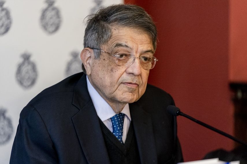 El escritor Sergio Ramírez interviene en la presentación de la obra conmemorativa ‘Martí en su universo. Una antología’, en la Real Academia Española (RAE), a 23 de noviembre de 2021, en Madrid (España).