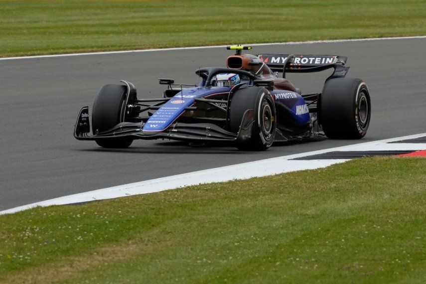 El piloto argentino de Williams, Franco Colapinto, conduce en el circuito de Silverstone, Inglaterra, el 5 de julio de 2024.