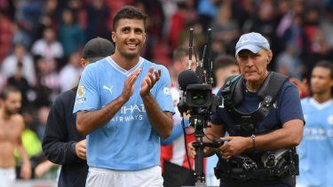 Rodrigo celebra la victoria del Manchester City por 2-0 ante Sheffield United en la Liga Premier, el domingo 27 de agosto de 2023.