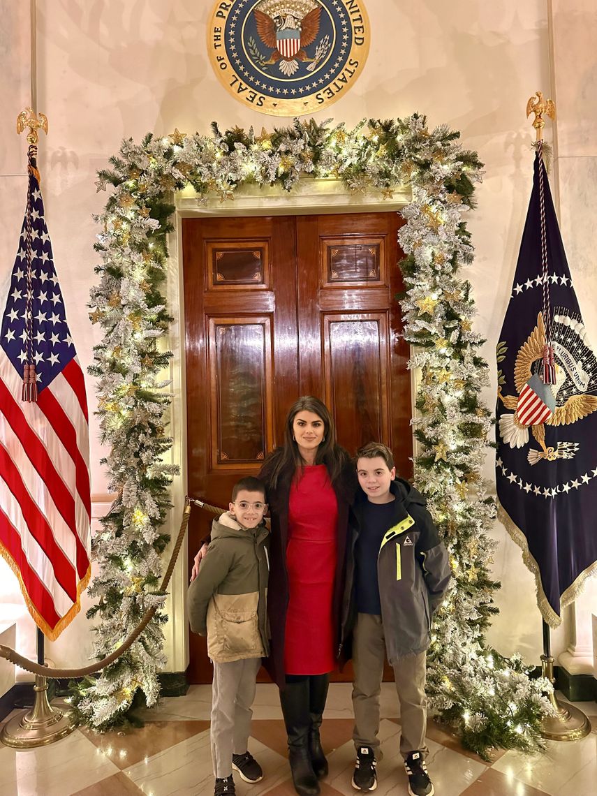 Raquel García junto a sus hijos.&nbsp;