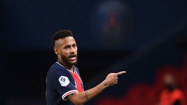 El brasile&ntilde;o Neymar sale del campo durante el partido del Paris Saint-Germain (PSG)&nbsp;y el Marsella (OM)&nbsp;en el estadium Parc de Princes, en Par&iacute;s, el 13 de septiembre de 2020.