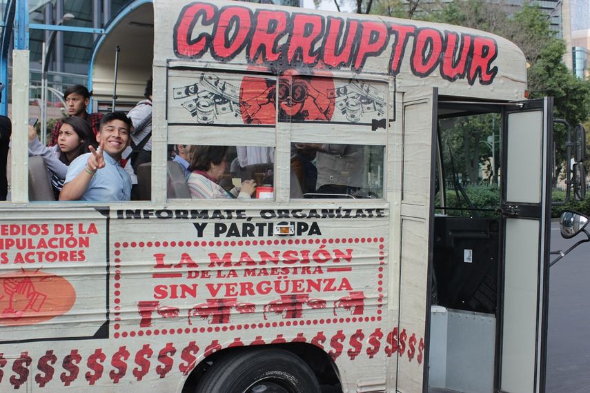 El autobús del Corruptour cuenta con 30 asientos y hace dos recorridos cada domingo.&nbsp;