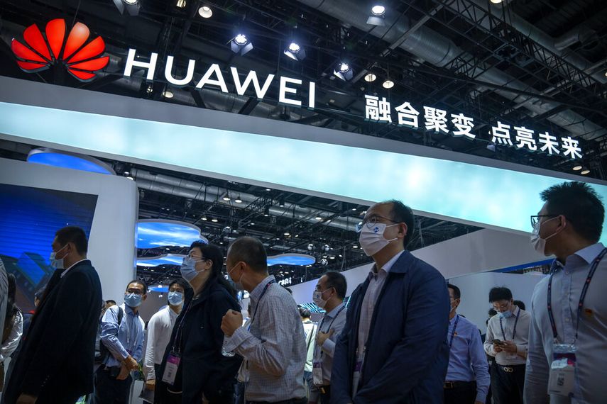 Imagen que muestra el logo del gigante de las comunicaciones chinas Huawei durante un evento de tecnología en Shangai.