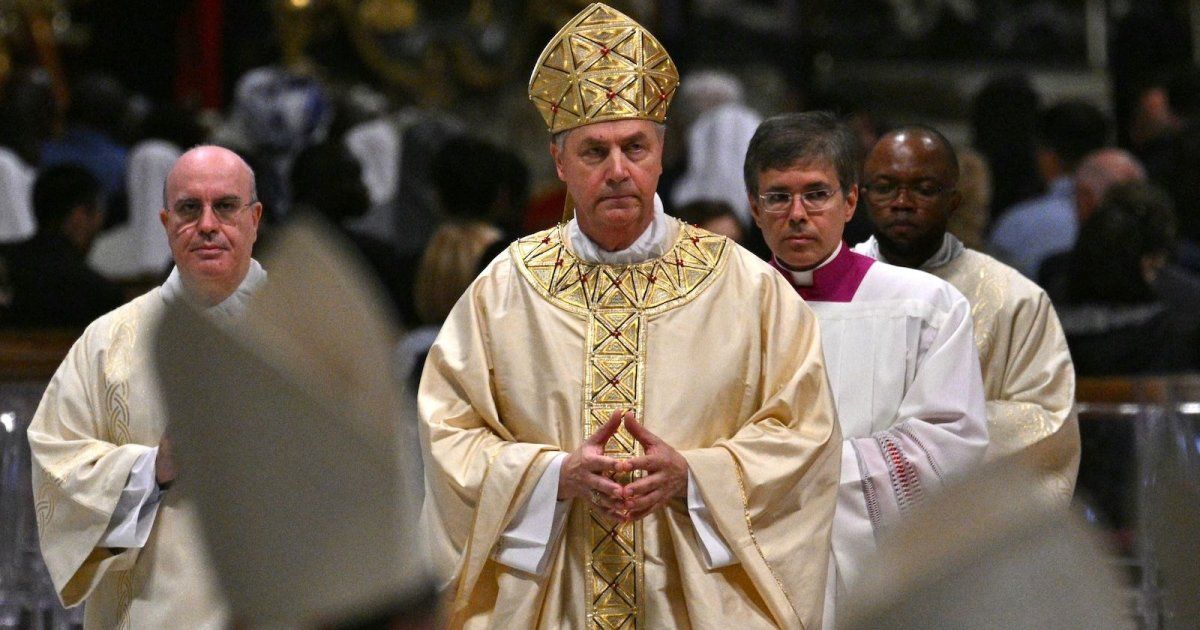 Cardenal español Fernández Artime, una opción de continuismo de Francisco