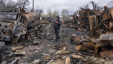 Miles de hectáreas de campo son contaminadas con sustancias químicas y residuos de armamentos rusos.