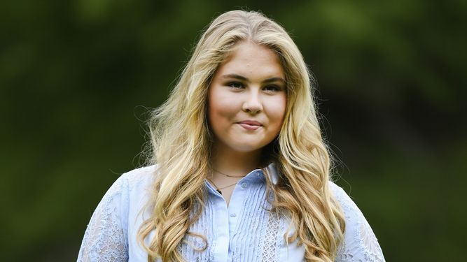 En esta fotografía del 17 de julio de 2020 la princesa Amalia de Holanda posa en el jardín del palacio real Huis ten Bosch en La Haya, Holanda.&nbsp;&nbsp;
