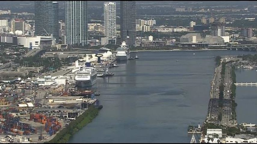 Con este dragado se logró ampliar el canal del puerto hasta alcanzar los 52 pies de profundidad. (Cortesía WSVN) 
