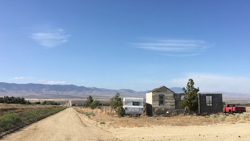 El reto de recorrer el desierto de Mojave como parte del&nbsp;Pacific Crest Trail en la costa oeste de Estados Unidos,&nbsp;implica no encontrar apenas civilización.