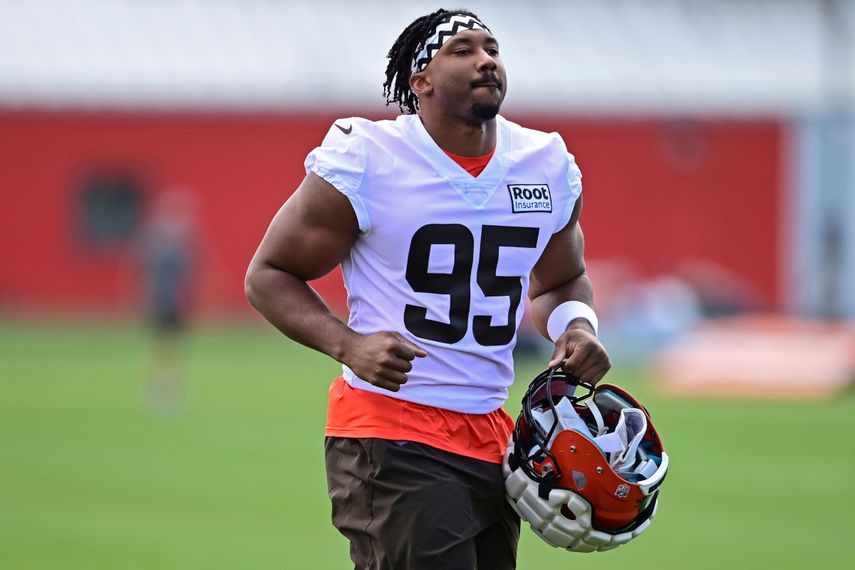 Foto del defensive end de los Browns de Cleveland Myles Garrett durante una práctica con el equipo. Garrett ha sido dado de alta tras sufrir un accidente automovilístico luego de un entrenamiento del equipo.&nbsp;