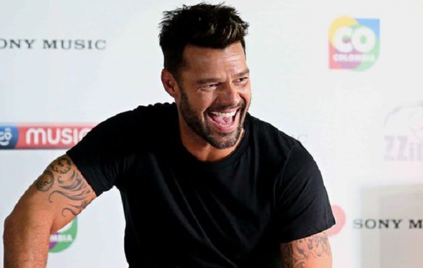 Ricky Martin estrena el video musical del tema La mordidita, en el que colabora el cantante cubano Yotuel Romero. (CORTESÍA). 