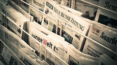 comunicadores de venezolanos de la ucab pueden validad su titulo en espana