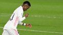 El delantero brasileño del Real Madrid Vinicius Junior se persigna mientras celebra tras marcar un gol durante el partido de fútbol de la liga española entre el Real Madrid CF y la Real Sociedad en el estadio Alfredo di Stefano de Valdebebas, en las afueras de Madrid, el 1 de marzo de 2021. El delantero brasileño del Real Madrid Vinicius Junior se persigna mientras celebra tras marcar un gol durante el partido de fútbol de la liga española entre el Real Madrid CF y la Real Sociedad en el estadio Alfredo di Stefano de Valdebebas, en las afueras de Madrid, el 1 de marzo de 2021.