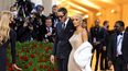 Pete Davidson y Kim Kardashian asisten al Met Gala para celebrar In America: An Anthology of Fashion en el Museo Metropolitano de Arte el 2 de mayo de 2022 en la ciudad de Nueva York.