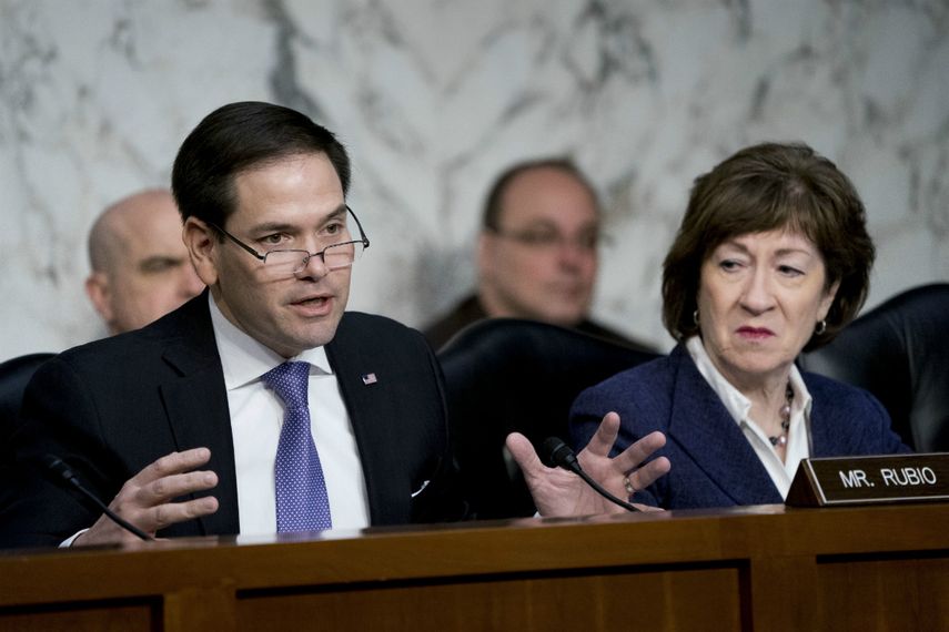 El senador Marco Rubio, republicano por Florida, izquierda, acompañado por la senadora Susan Collins, republicana por Maine, derecha, habla ante una audiencia del Comité de Inteligencia del Senado sobre seguridad electoral en Capitol Hill en Washington.
