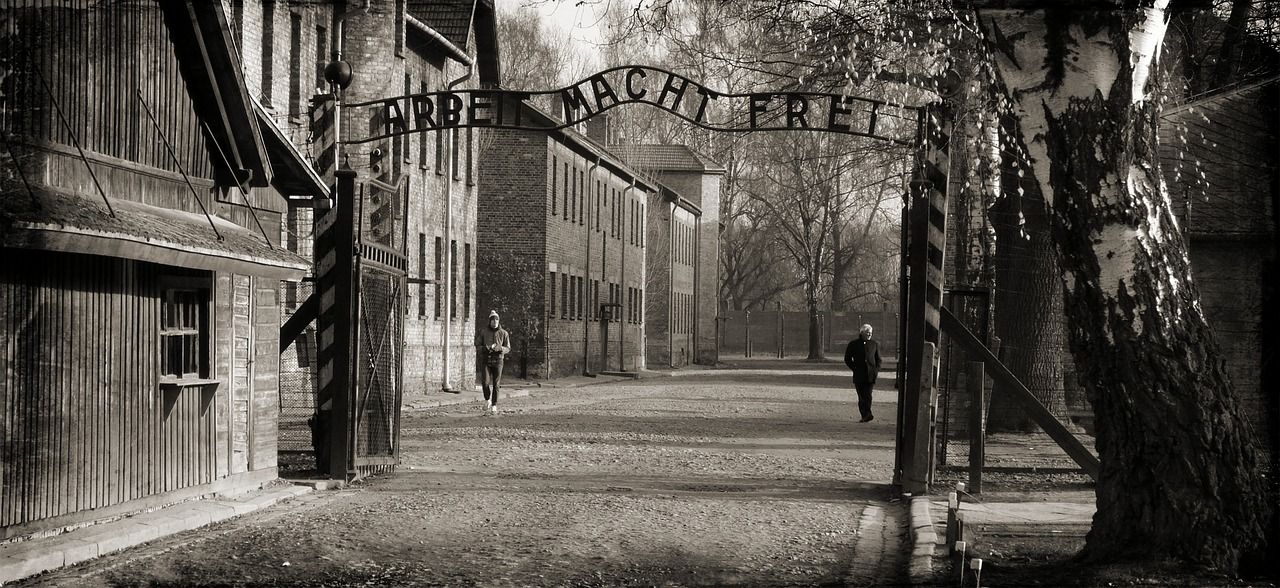 Exsecretaria nazi guarda silencio en la apertura de juicio Exsecretaria nazi guarda silencio en la apertura de juicio