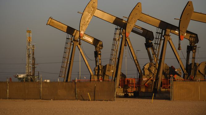 Imagen de un campo de extracción de petróleo en Estados Unidos.