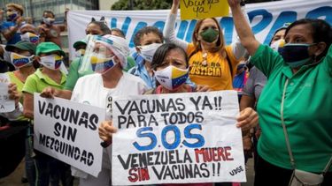 Trabajadores de la salud en Venezuela exigen un plan de vacunación eficiente.
