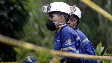 Fotografía de archivo de miembros de una brigada de socorro durante un accidente en una mina en Colombia.
