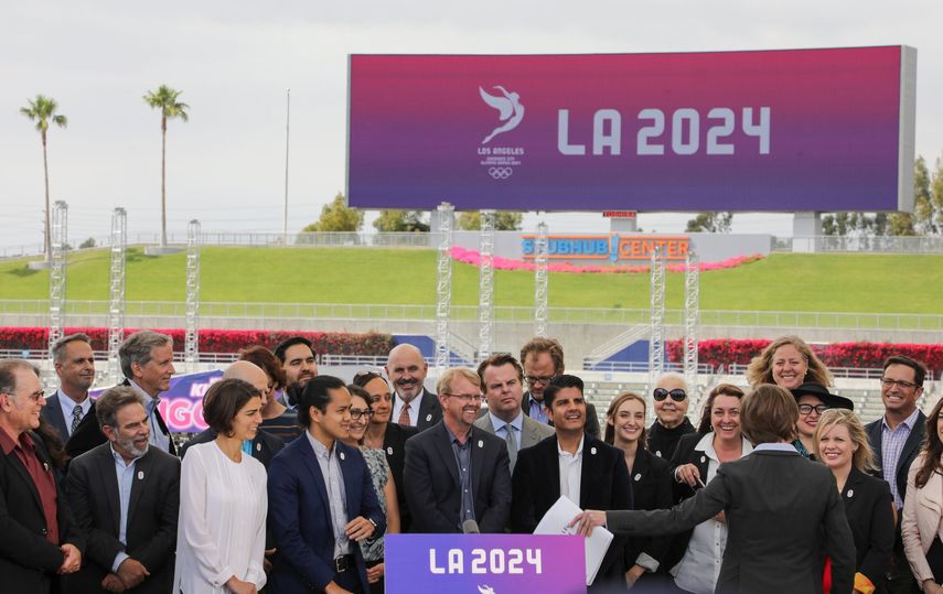 Los promotores de la candidatura olímpica de Los Ángeles se reúnen para una conferencia de prensa.&nbsp;