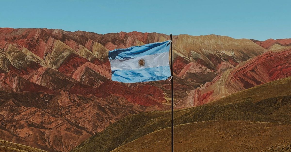 Argentina endurece su ley migratoria y anuncia cobro de servicios sanitarios a extranjeros