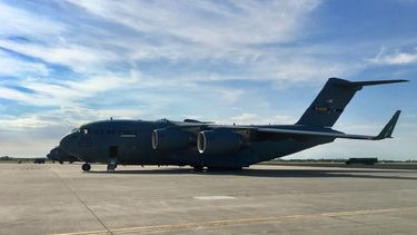 La cuenta en español del Departamento de Estado de EEUU en Twitter publicó esta imagen acompañada del texto: Listo para despegar: El C-17 con suministros de ayuda humanitaria para el pueblo de Venezuela sale desde Homestead Air Reserve en la Florida hacia Cúcuta, Colombia.&nbsp;