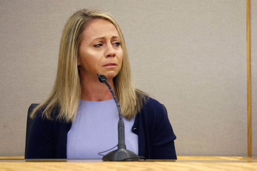 En esta fotograf&iacute;a de archivo del 27 de septiembre de 2017, la agente de la polic&iacute;a de Dallas, Amber Guyger, rinde su testimonio en el juicio en su contra por haber matado a un hombre negro en el departamento de la v&iacute;ctima y por el cual fue despedida.&nbsp;