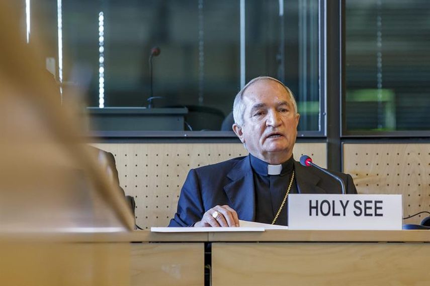 El arzobispo Silvano Tomasi durante su comparecencia ante el Comité de la ONU. Foto: EFE