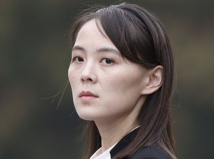 En esta imagen de archivo, tomada el 2 de marzo de 2019, Kim Yo Jong, hermana del l&iacute;der de Corea del Norte, Kim Jong Un, durante un acto en el Mausoleo Ho Chi Minh, en Han&oacute;i, Vietnam. (Jorge Silva/Pool Photo via AP, archivo