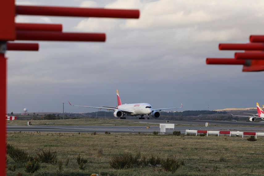 Avi&oacute;n en el aeropuerto de Adolfo Su&aacute;rez Madrid-Barajas.&nbsp; &nbsp; &nbsp;
