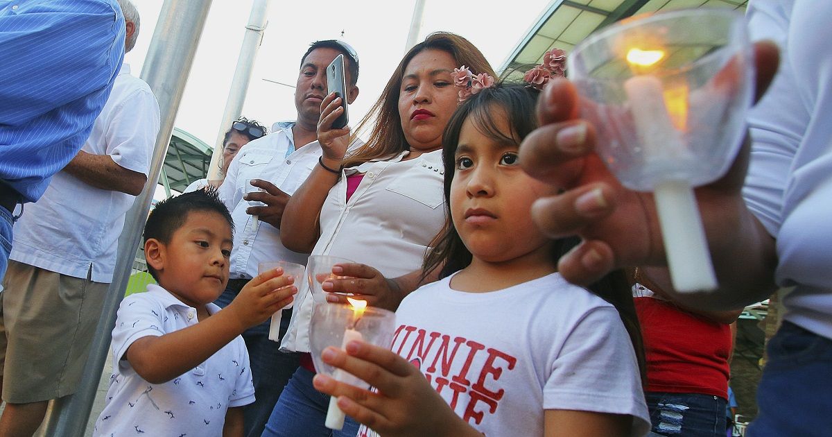 Sepultan en San Salvador a padre e hija migrantes ahogados en el río Bravo