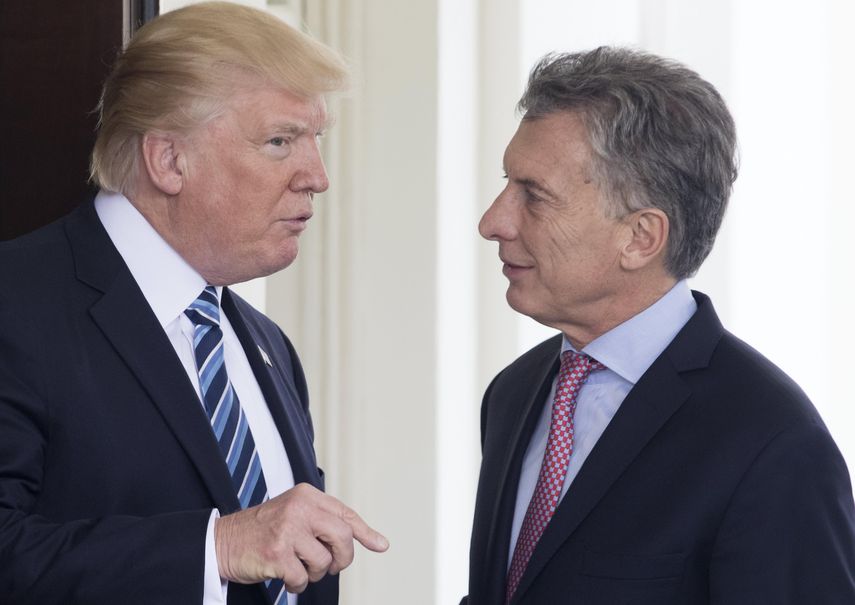  El presidente Donald Trump se despide del mandatario argentino, Mauricio Macri.