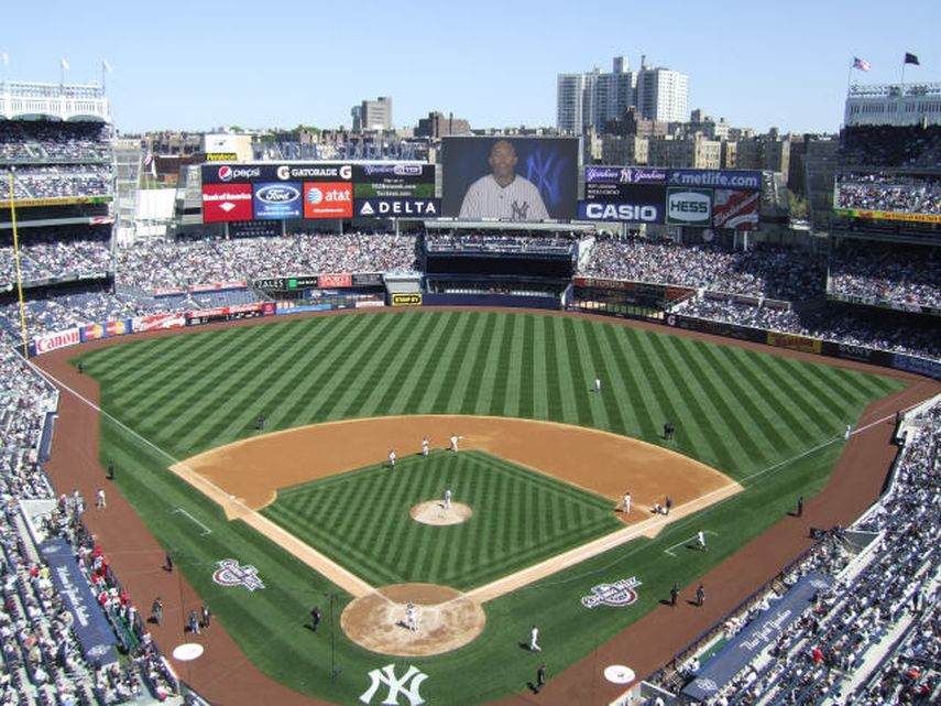 El Yankee Stadium albergará juegos de balompié, a riesgo de que el terreno sufra daños. (ARCHIVO)