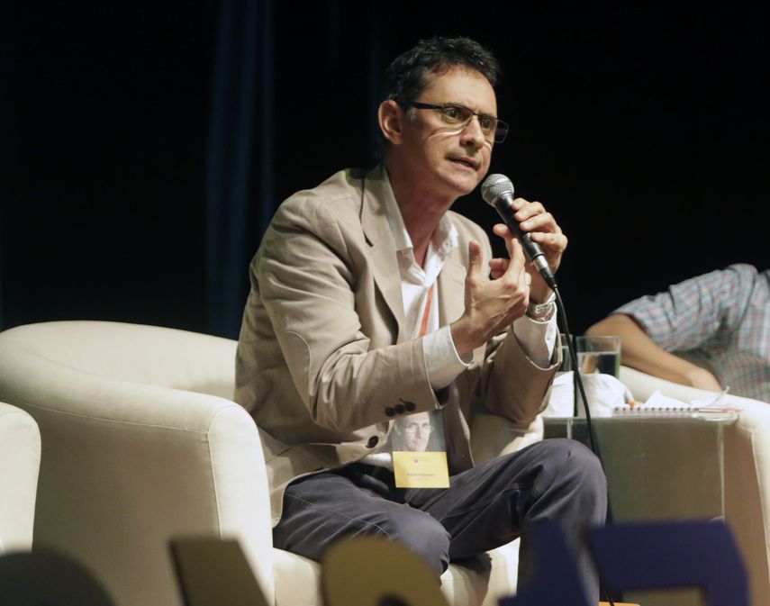 En esta foto de archivo tomada el 22 de mayo de 2017 el escritor colombiano Pablo Montoya -ganador del Premio venezolano R&oacute;mulo Gallegos en 2015- habla durante el quinto festival literario Centroam&eacute;rica Cuenta dedicado a dos grandes autores franceses del siglo XX, Andre Malraux y Albert. Camus en Managua.&nbsp;