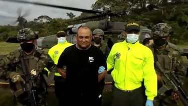 Uno de los narcotraficantes más buscados del país, Dairo Antonio Úsuga, alias Otoniel, líder del cartel del Clan del Golfo, tras ser capturado por fuerzas de Colombia.