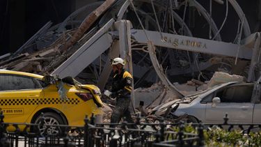 El Hotel Saratoga de cinco estrellas sufre graves daños tras una explosión en La Habana Vieja, Cuba, el viernes 6 de mayo de 2022.