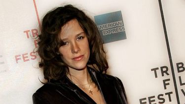 Ella le pidió que no volviera a importunarla y se marchó. De la Huerta alega que él logró que la sacaran de la serie Boardwalk Empire.