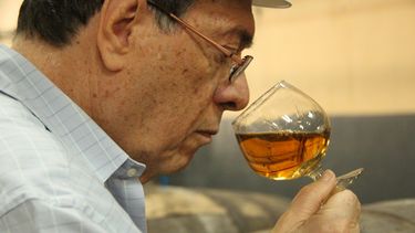 Ron Roble Maestro rinde homenaje a Giogio Melis, Maestro Ronero que en este 2022 celebra 55 años de trayectoria, siendo el mayor de los actuales maestros roneros de Venezuela.&nbsp; 