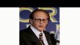 Philip Berk habla durante el almuerzo anual de la Asociación de Prensa Extranjera de Hollywood el 20 de julio de 2005 en Beverly Hills, California. Berk, quien fue presidente de la asociación en ocho periodos, fue expulsado de los Globos de Oro.
