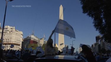 Miles de argentinos protestan contra el gobierno del presidente Alberto Fernández, en Buenos Aires.