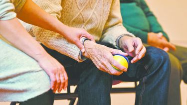 El cuidado de los ancianos es uno de los trabajos m&aacute;s nobles, humanos, de mayor compromiso y dif&iacute;ciles de realizar