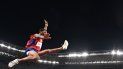 El cubano Juan Miguel Echevarría compite en la clasificación de salto de longitud masculino durante los Juegos Olímpicos de Tokio 2020 en el Estadio Olímpico El cubano Juan Miguel Echevarría compite en la clasificación de salto de longitud masculino durante los Juegos Olímpicos de Tokio 2020 en el Estadio Olímpico