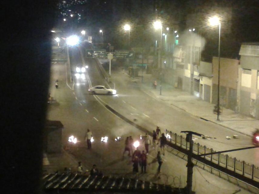 Fuertes enfrentamientos en El Guarataro, al oeste de Caracas.&nbsp;